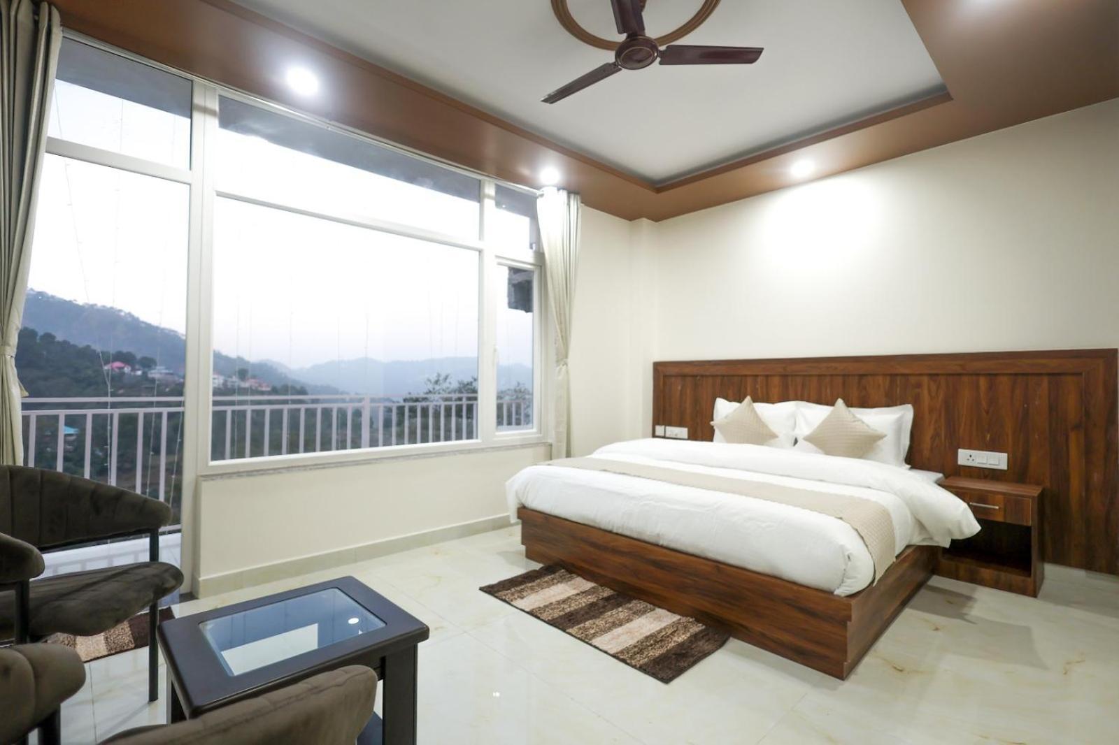 Hotel Mountain Shadow Kasauli Esterno foto