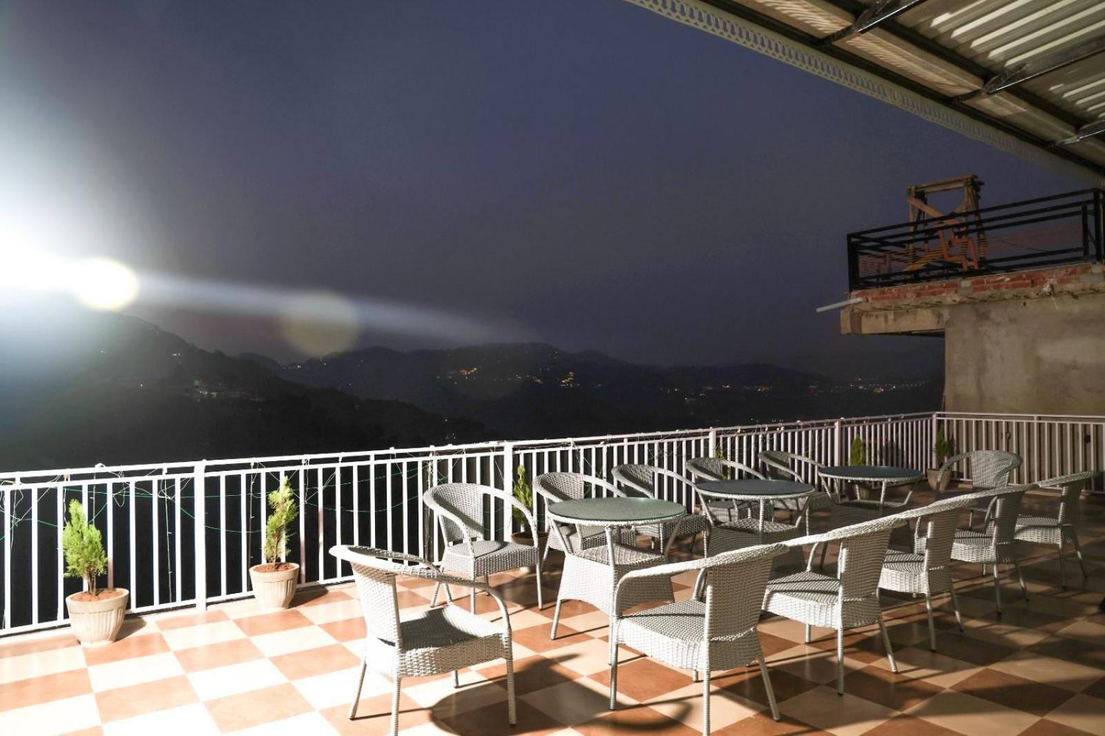 Hotel Mountain Shadow Kasauli Esterno foto