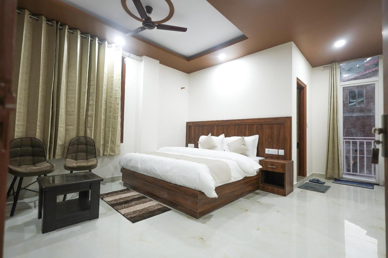 Hotel Mountain Shadow Kasauli Esterno foto